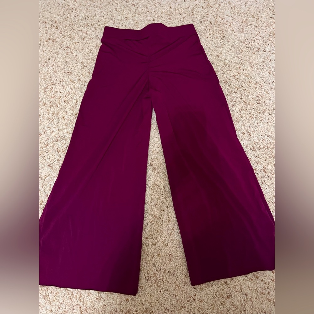 Contemporary flowy cropped pants